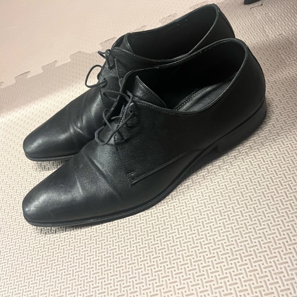 Selling black Hugo boss dress shoes. Good condition - Picture 1 of 4